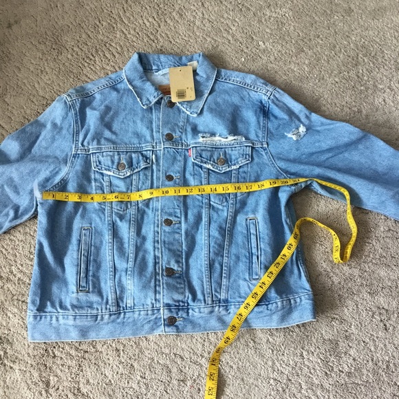 Levi’s Distressed Ex Boyfriend Trucker Jean Jacket NWT - Picture 5 of 10